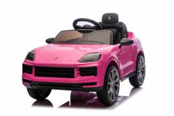 Voiture électrique pour enfants Porsche Cayenne 12V avec traction arrière – Licence officielle (siège unique), rose, batterie lithium, siège large, essieux suspendus, télécommande 2,4 GHz, lecteur MP3 avec entrée USB/AUX, feux LED