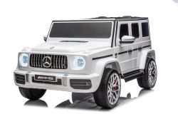 Voiture électrique pour enfants Mercedes-Benz G63 AMG 4x4, deux places, 24V, blanche, lecteur MP3 avec connexion USB/AUX et Bluetooth, transmission 4x4, batterie lithium, roues EVA avec suspension, sièges en similicuir, télécommande, modèle sous licence